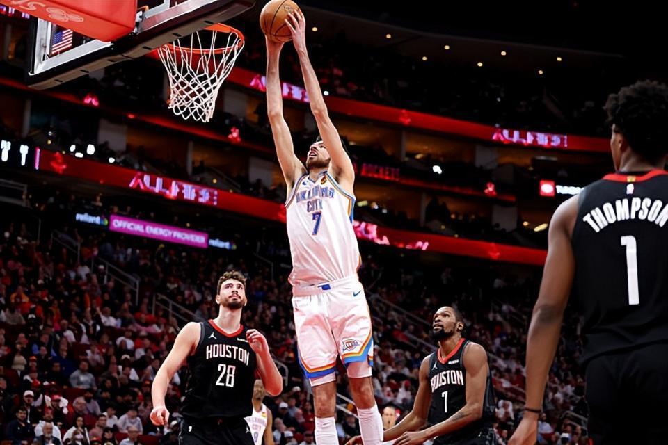 博鱼体育登录入口-一己之力打爆火箭内线支柱！雷霆内线新星的进步确实是非常明显？