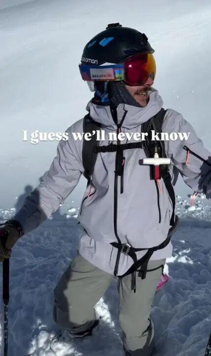 博鱼体育-老哥滑雪时发现雪里伸出一只脚！最终在活埋前把人挖出，惊险...